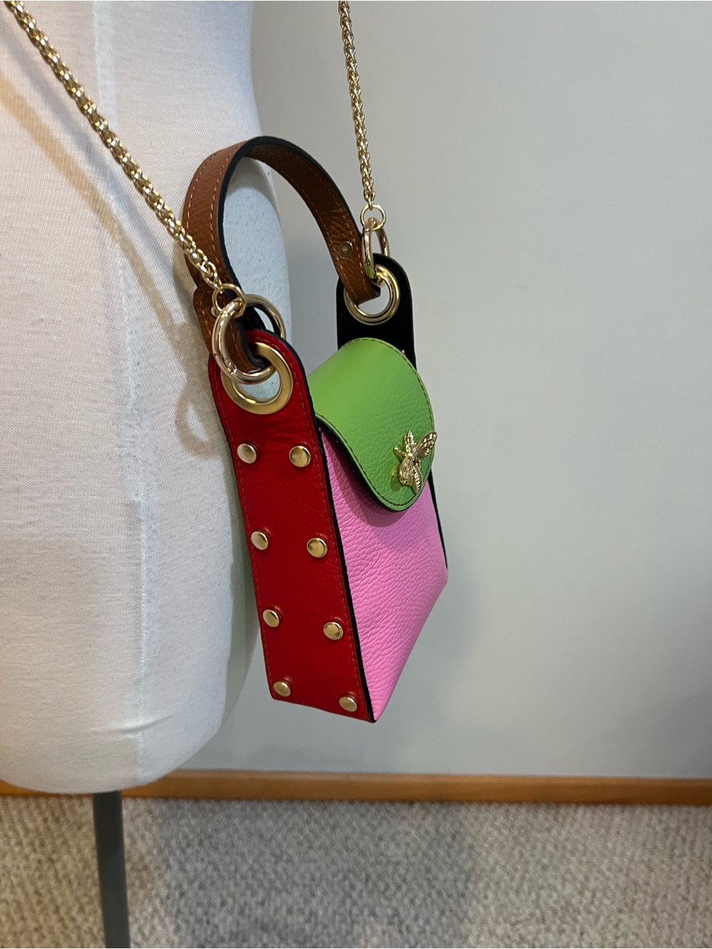 Cassette - the Bee Bag -Mini Crossbody Bag - Picture 4 of 14